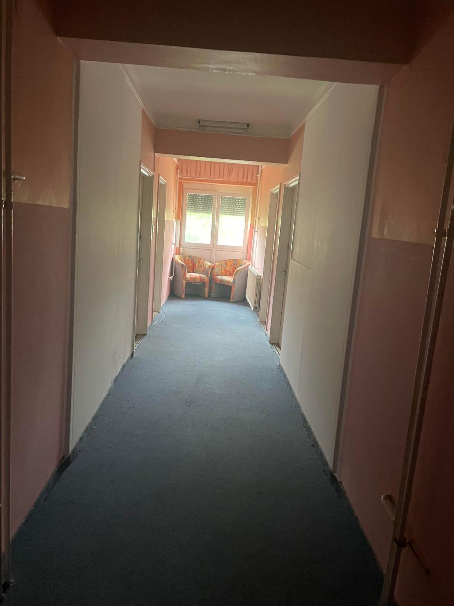 Tifani Szallo Hotell Balatonlelle Exteriör bild