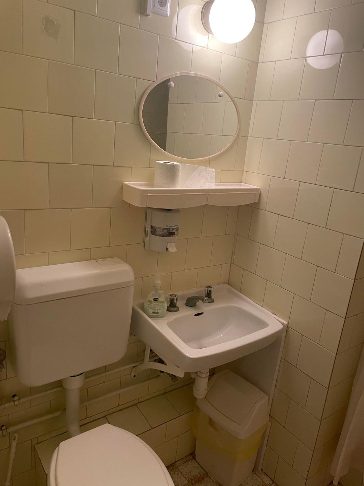 Tifani Szallo Hotell Balatonlelle Exteriör bild