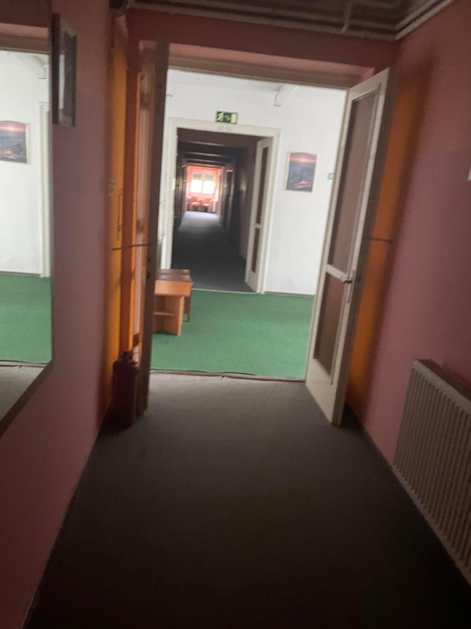 Tifani Szallo Hotell Balatonlelle Exteriör bild