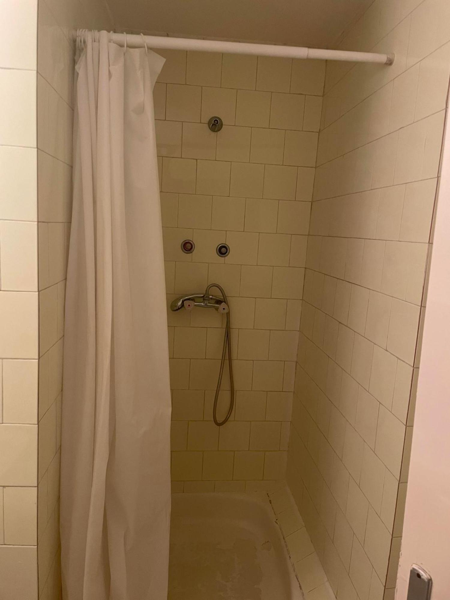 Tifani Szallo Hotell Balatonlelle Exteriör bild