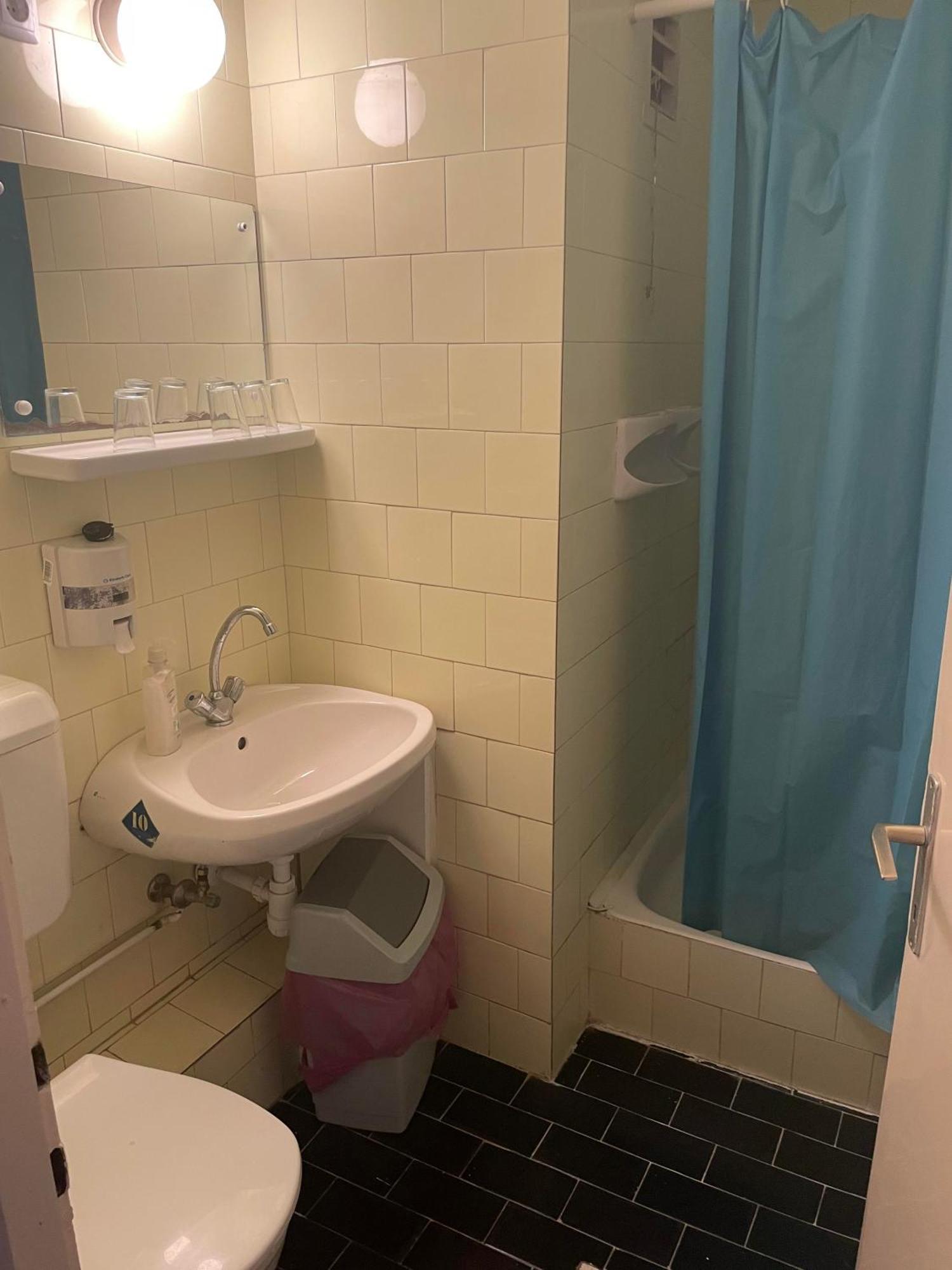 Tifani Szallo Hotell Balatonlelle Exteriör bild